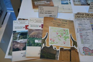 各国のジオパークパンフレット